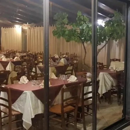 Stanza Posto Rosso Oda ve Kahvaltı 3*