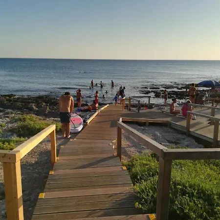 Stanza Posto Rosso 3* 토레 산 지오반니 우겐토