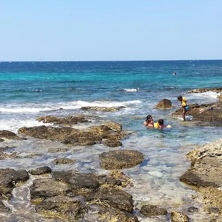 Stanza Posto Rosso 3* 토레 산 지오반니 우겐토